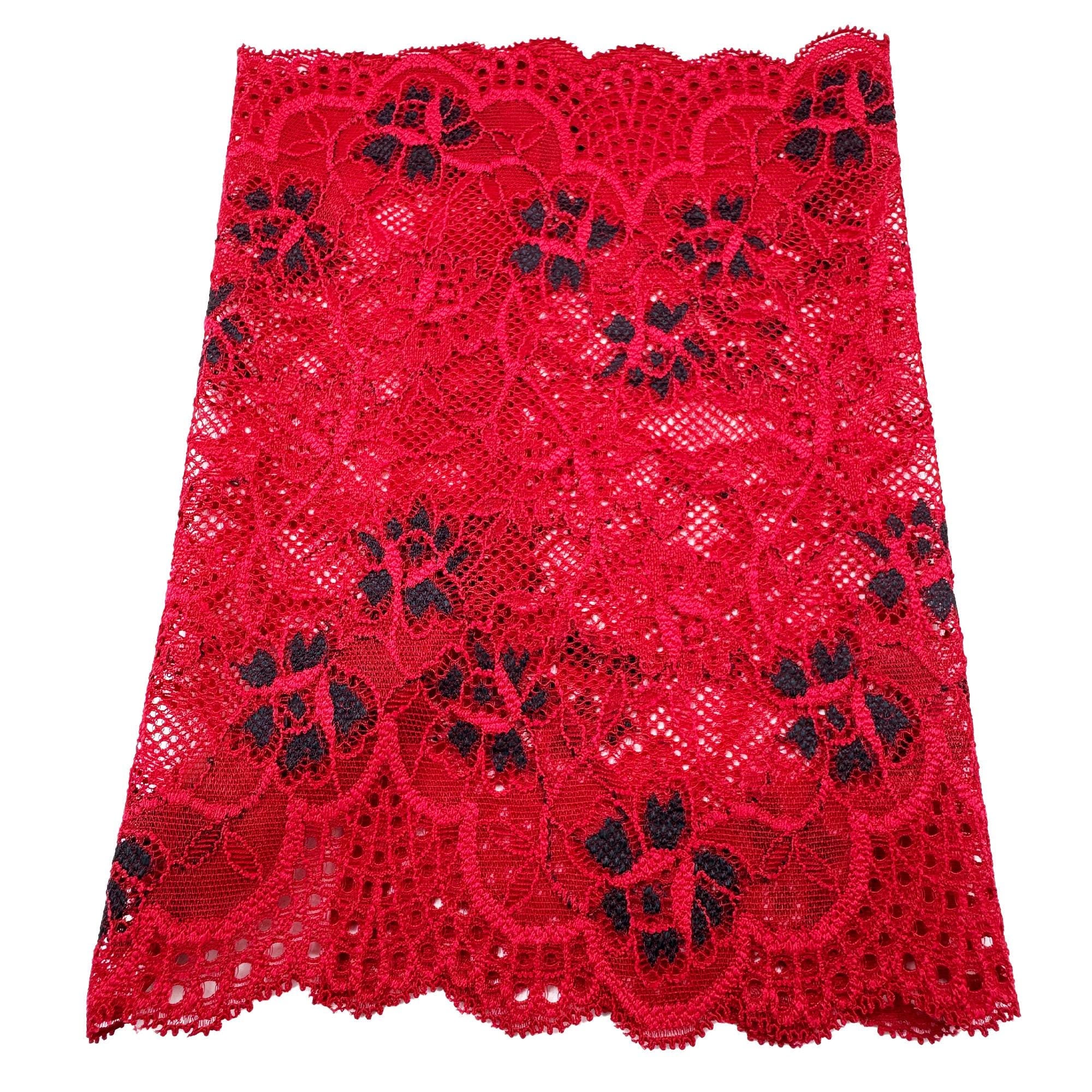 L 7" Lined Red/Black Floral Stretch Lace Cover